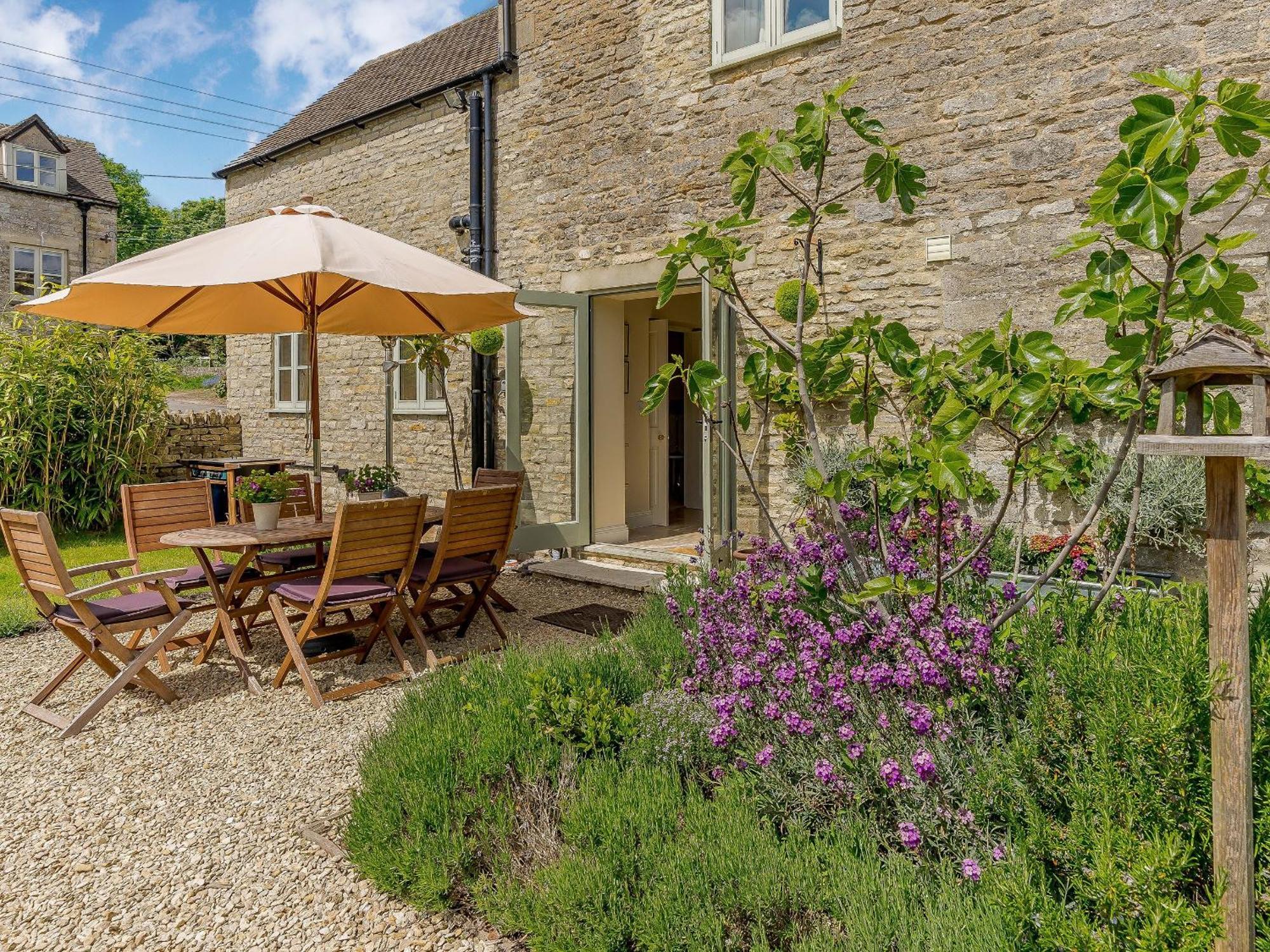 The Clock House Villa Bisley  Exteriör bild